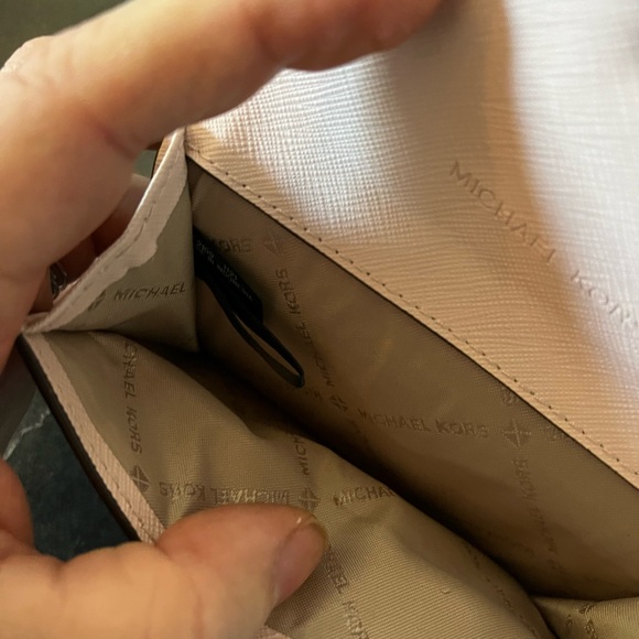 Michael Kors snap larger card holder - Picture 4 of 8